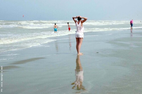 Cartoon: la foto (medium) by Enzo Maneglia Man tagged foto,illustrazione,mare