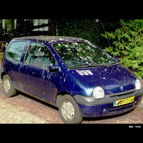 Cartoon: MH - Full of Shit (medium) by MoArt Rotterdam tagged bird,vogel,car,auto,shit,birdpoop,vogelpoep,vogelschijt