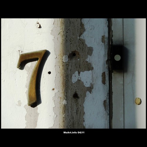 Cartoon: MH - Number 7....? (medium) by MoArt Rotterdam tagged tags,rotterdam,moart,moartcards,huisnummer,number,nummer,deur,door,bel,bell