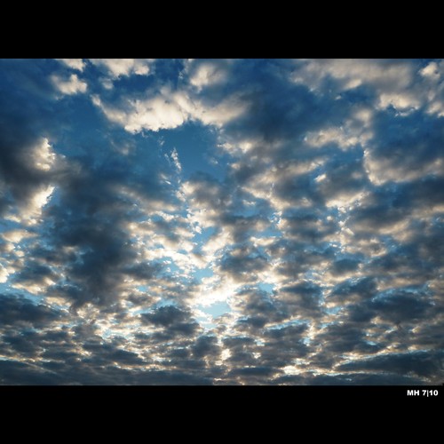 Cartoon: MH - The Dutch Clouds XII (medium) by MoArt Rotterdam tagged sky,wolken,dutchclouds,hollandsewolken,rotterdam,morning,ochtengloren