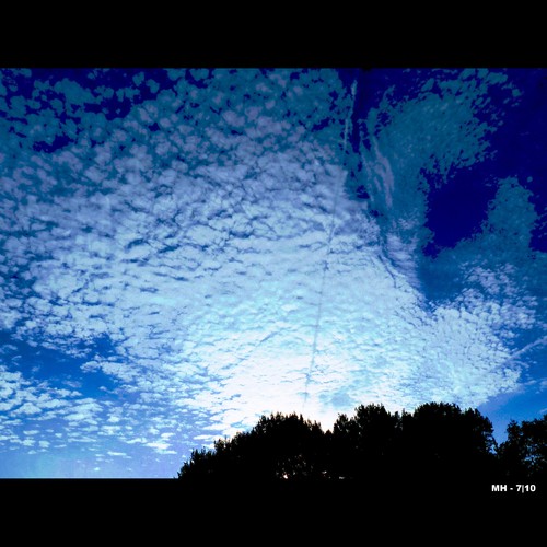 Cartoon: MH - The Dutch Clouds XV (medium) by MoArt Rotterdam tagged clouds,wolken,sky,lucht,hollandselucht,dutchclouds,lookingup,bluesky,nederland,rotterdam