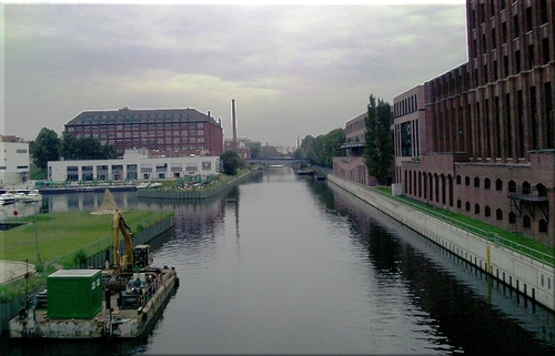 Cartoon: Teltowkanal  Ullsteinhaus BERLIN (medium) by lesemaus tagged teltowkanal,ullsteinhaus,berlin