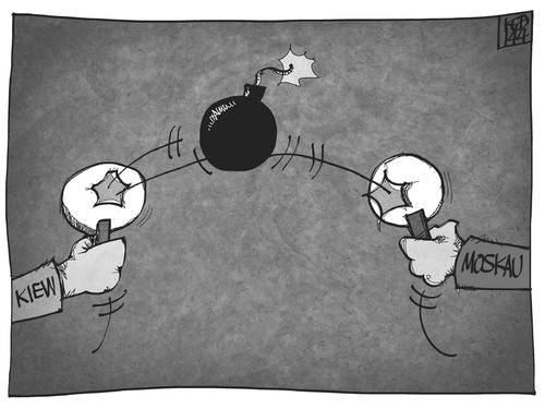 Cartoon: Kiew-Moskau (medium) by Kostas Koufogiorgos tagged karikatur,koufogiorgos,cartoon,illustration,kiew,moskau,ukraine,russland,politik,ping,pong,bombe,krieg,konflikt,spiel,karikatur,koufogiorgos,cartoon,illustration,kiew,moskau,ukraine,russland,politik,ping,pong,bombe,krieg,konflikt,spiel